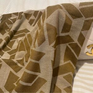 Geometric Patterned Scarf in Army Green and Cream